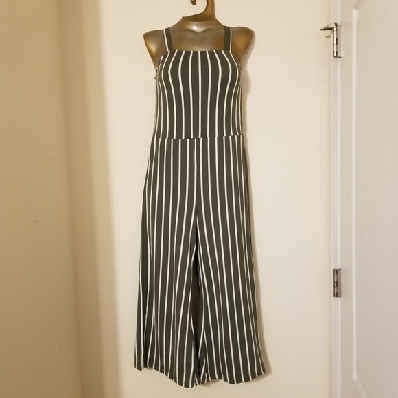 Nwot Green and white  jumpsuit - Picture 4 of 5